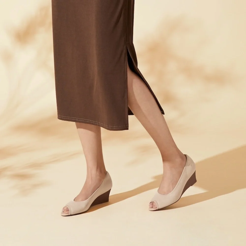 Vivaia Tamia Peep Toe Wedge in Almond Beige Cream size 40.5 / 9.5 US